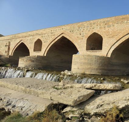 Məlikan Qızlar Körpüsü, Şəhərin Həyati Çayı Üzərində Möhkəm və Gözəl Körpü