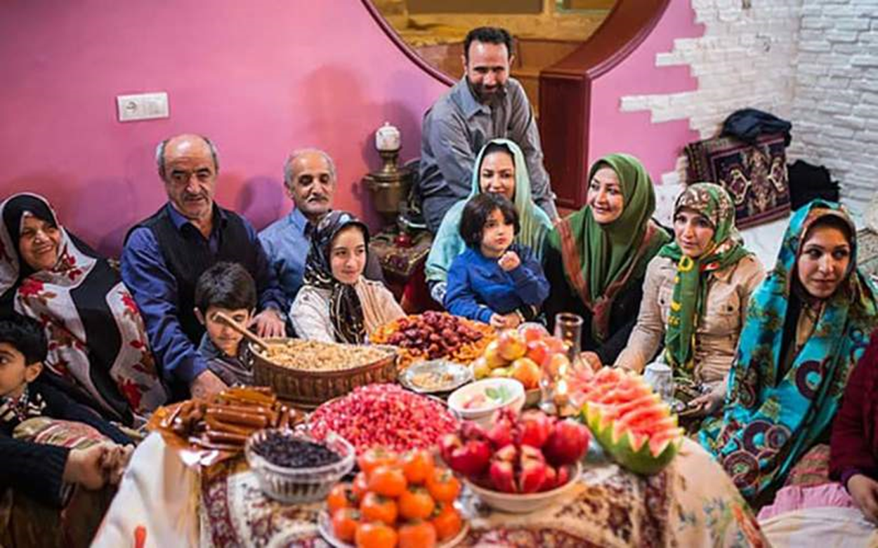 İran mədəniyyətində Yəldə (çillə) gecəsi ailəni və qohumları ziyarət etmək, salamlaşmaq üçün bir bəhanədir