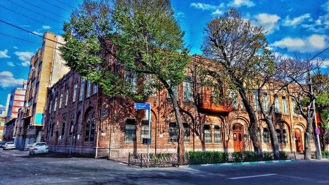 Təbriz Rəstgar Evi, Enişli-Yoxuşlu Tarixi Olan Bir Bina