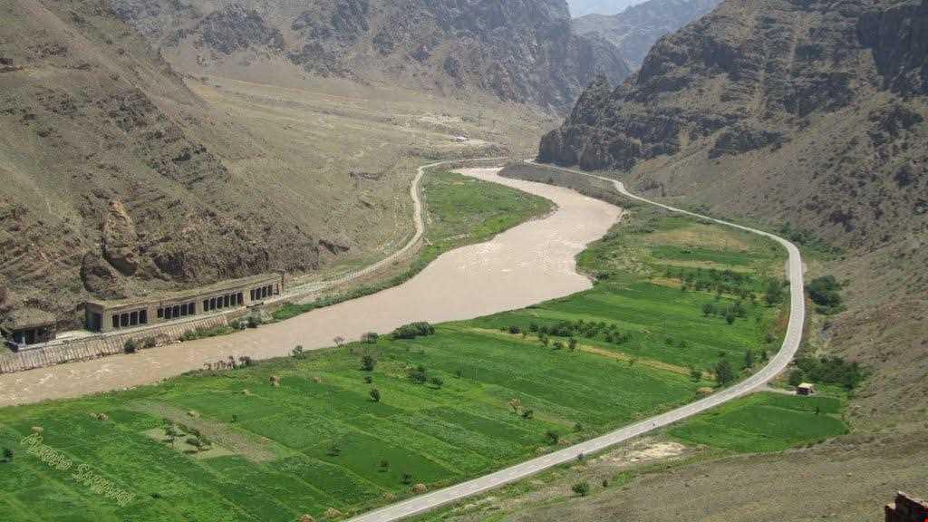 Kəntəl Milli Parkı və Əli Bəy Qalası Lalə Düzənliyinin Misilsiz Mənzərəsi