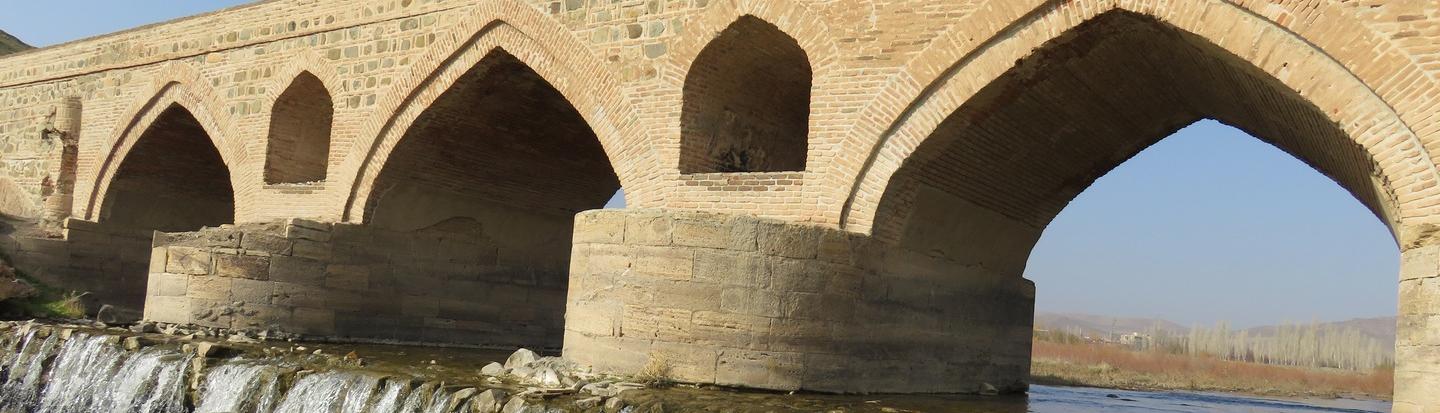 Məlikan Qızlar Körpüsü, Şəhərin Həyati Çayı Üzərində Möhkəm və Gözəl Körpü