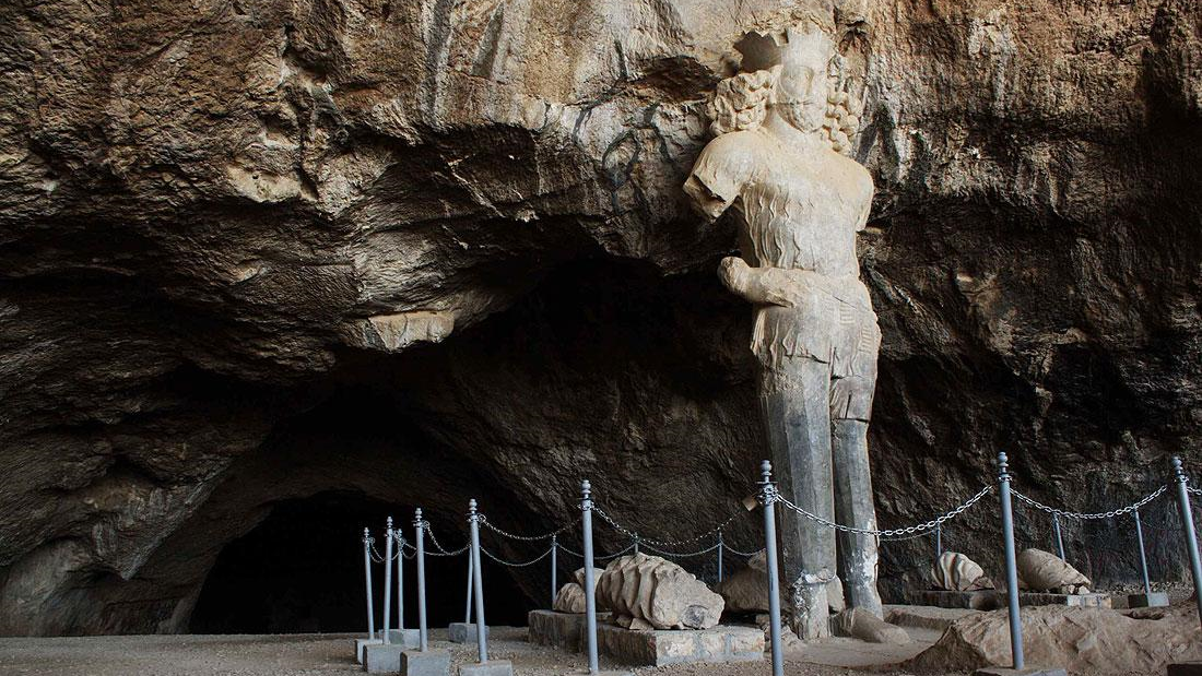 Şapur mağarası, qədim İranın ən böyük heykəlini ehtiva edən heyrətamiz bir mağara