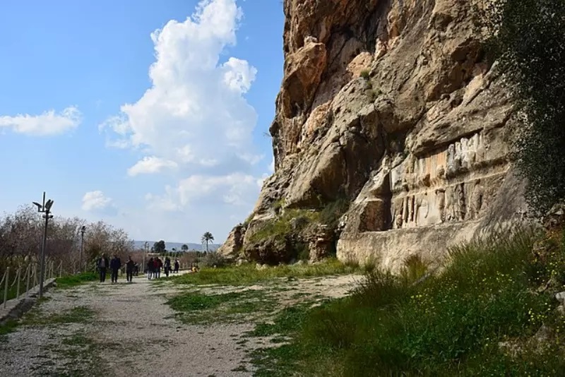 Təng Çouqan və onun sirli daş kitabələri