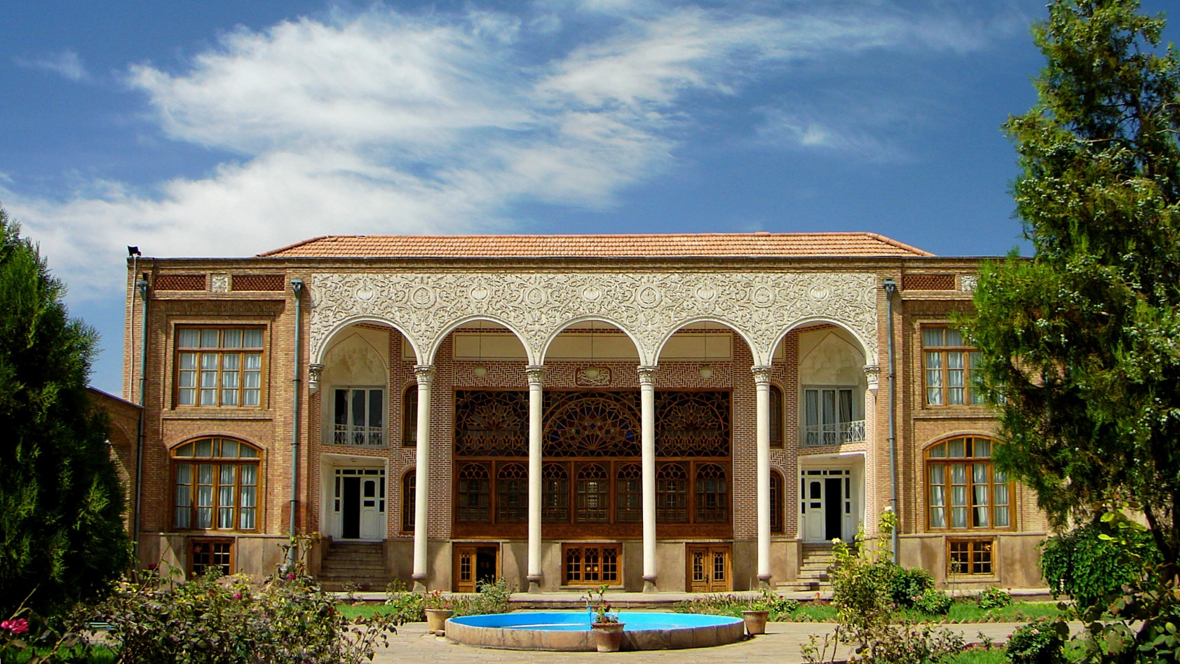 Bəhnam Evi, Gözoxşayan Fasadı Olan Tarixi Bir Ev