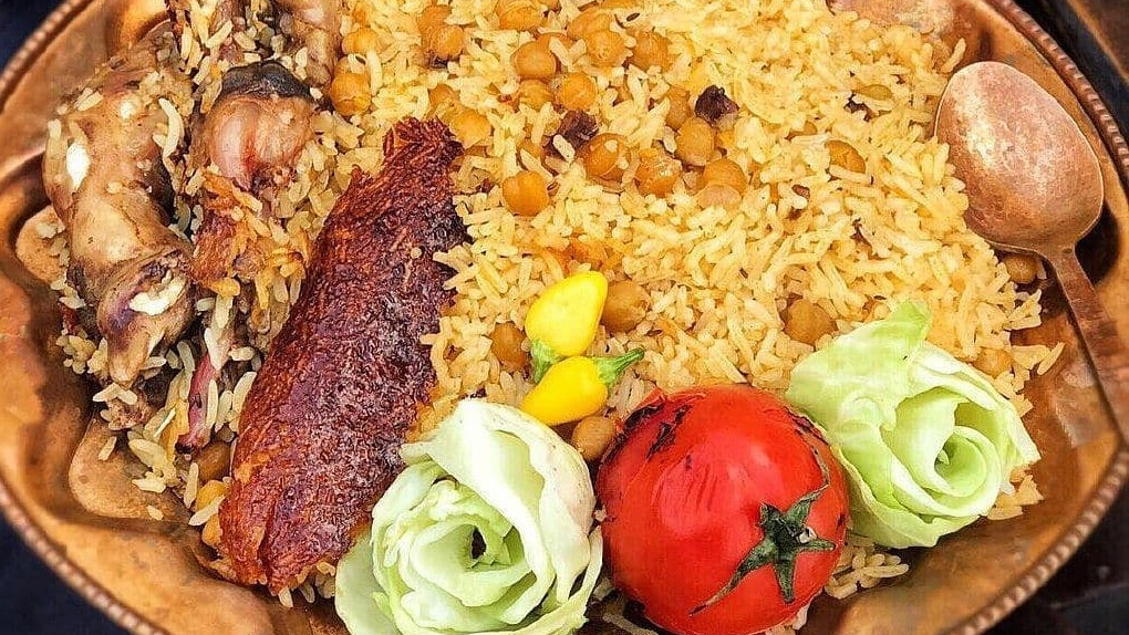 Paça plov, bişirmək üçün bütün çəkilən zəhmətlərə dəyən Şirazi yeməyidir!