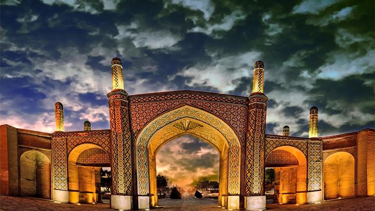 Qəzvinin Tehran qapısı, köhnə Qəzvində Tehrana gedən yolun başlanğıc nöqtəsi